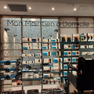 pharmacie_maussanelesalpilles_diaupiho_signaletique_interieur__avignon_pose_.jpg